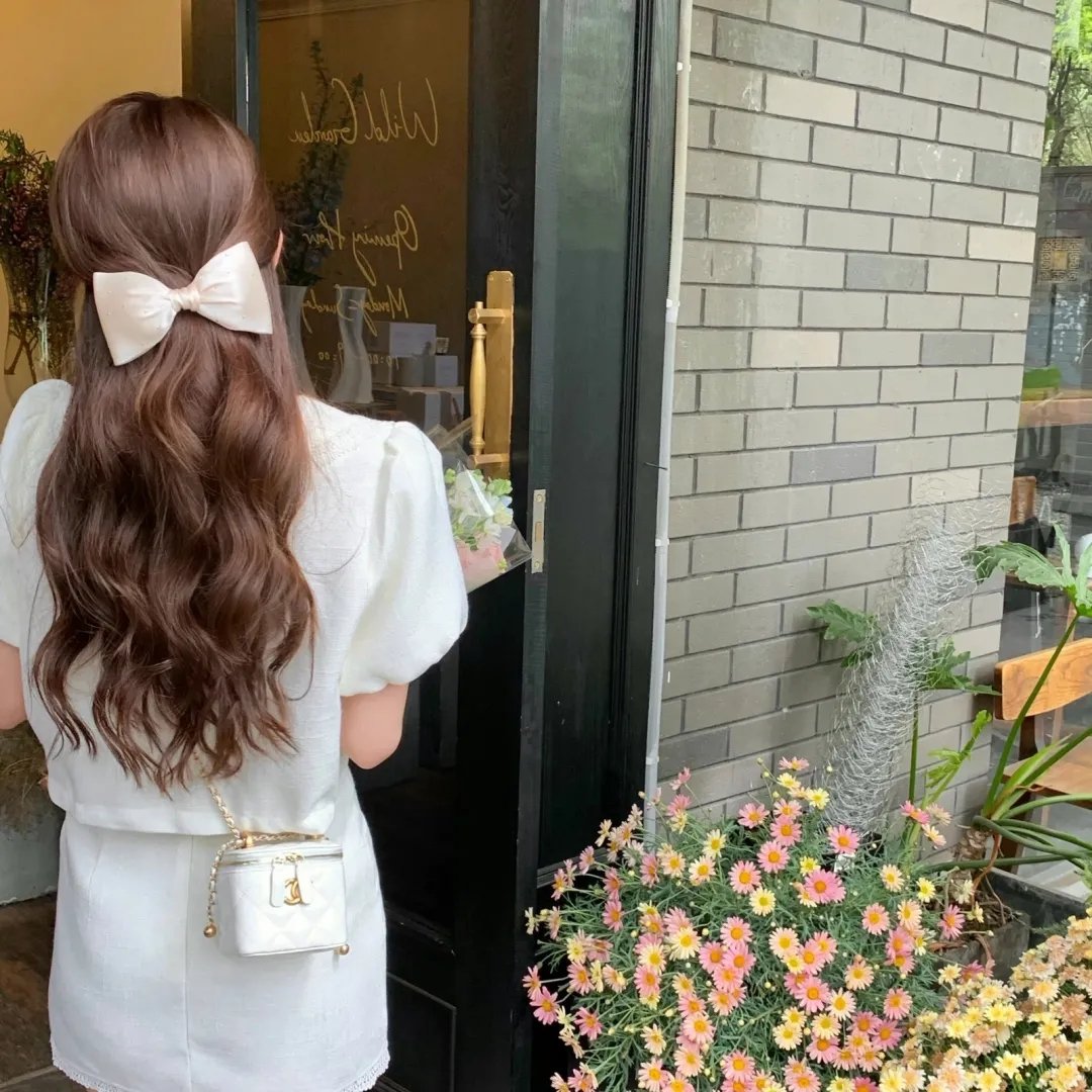 轻轻拂过